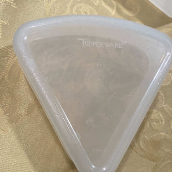 3 Tupperware in Brown Pie or Pizza Slice Keeper #1799-0 with Lid #l1800-3 - Picture 6 of 7